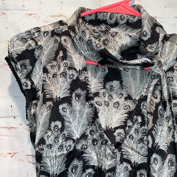 Free People Shirt Womens 0 Black Gray Peacock Feathers Silk Blouse Keyhole - Picture 3 of 10